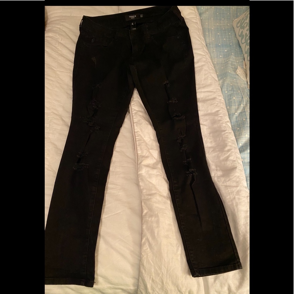 Torrid skinny jeans with destruction - size 14R